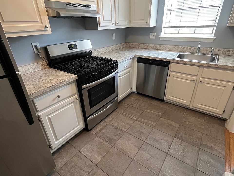 1st image of 111 Sycamore Ln #1