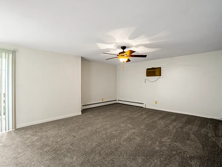 Clay Court Apartments — Photo 41
