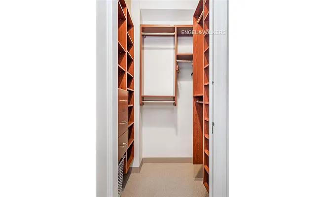 Rented by Engel & Völkers New York City | media 9