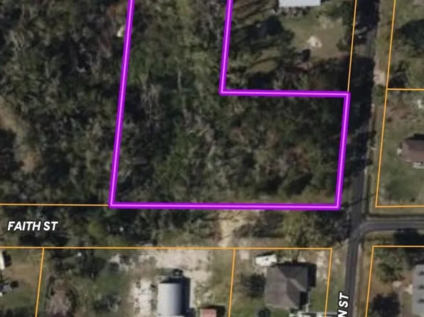 2201 Henderson St, Waveland, MS 39576