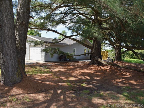 2nd image of 10164 Bloomfield St N