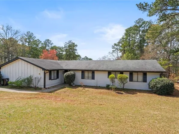 8223 & 8225 Glenwoods Dr, Riverdale, GA 30274