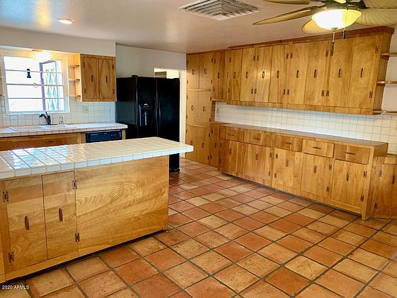5th image of 410 N Mariposa Dr