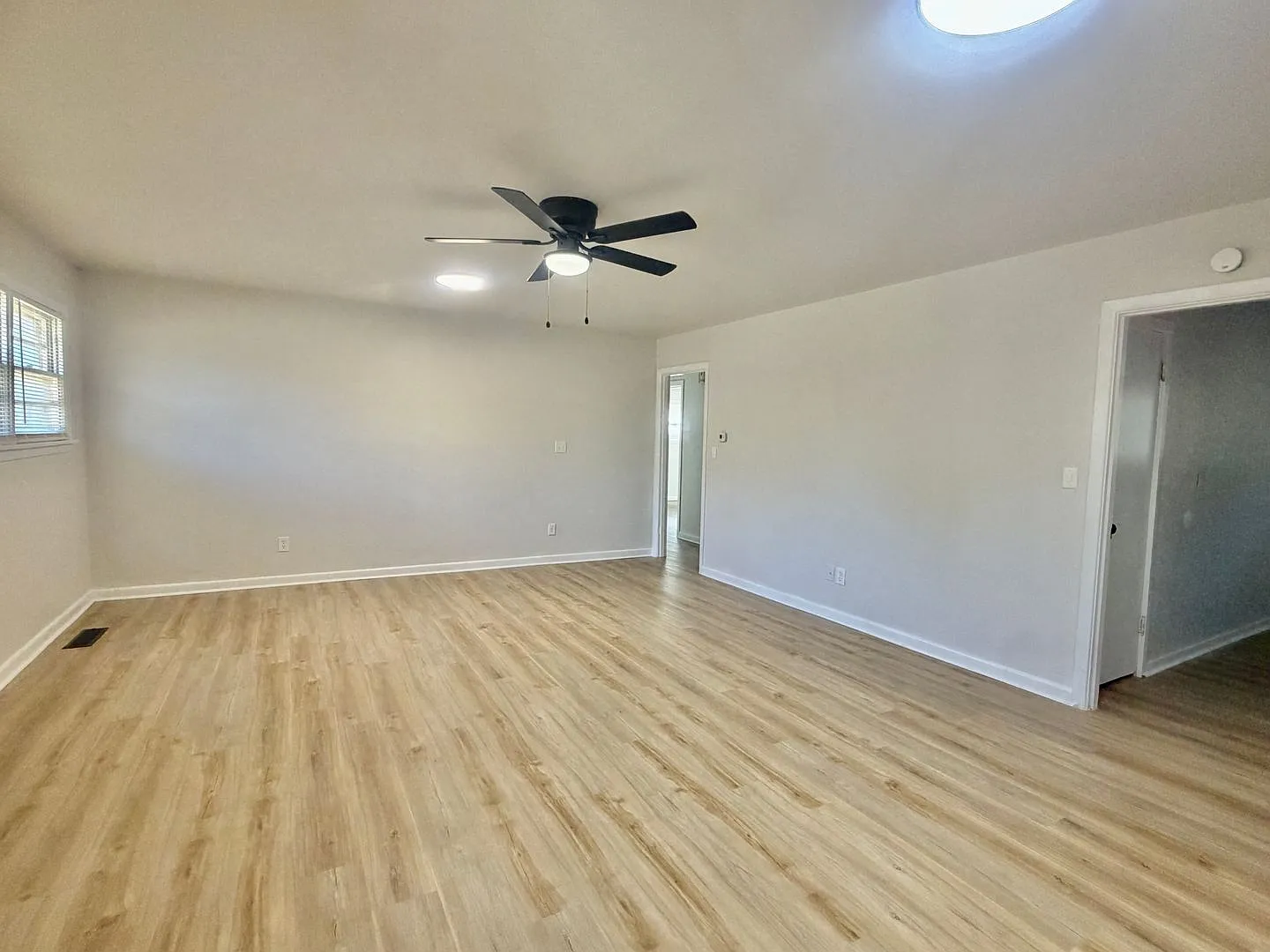 Newly Remodeled 3/2 in Wonderful Central Location! — Photo 4