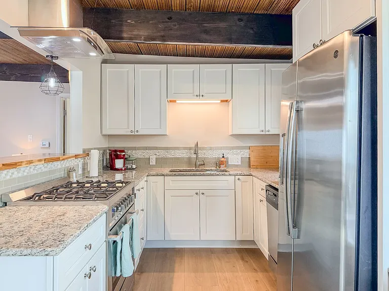 1327 Devon Ln — Photo 14
