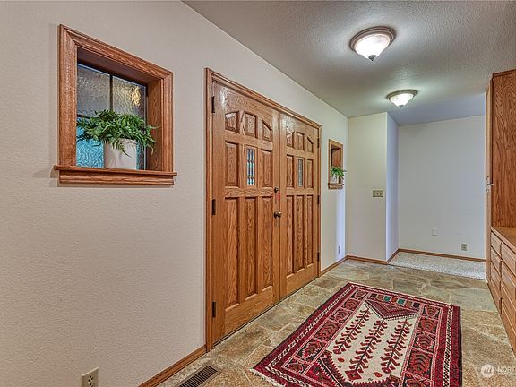4th image of 1385 Wilkins Place SW
