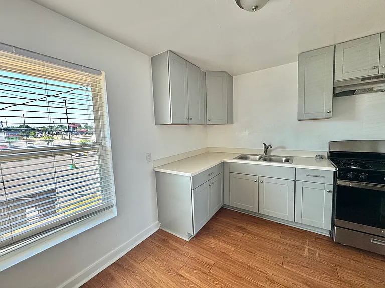 2034 NW 25th St #8 — Photo 7