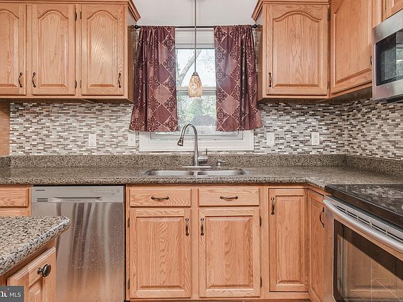 4th image of 17 Princeton Pl