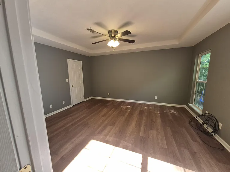 712 Michael Dr — Photo 3