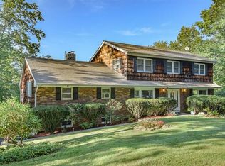 11 Watergate Dr, Amawalk, NY 10501