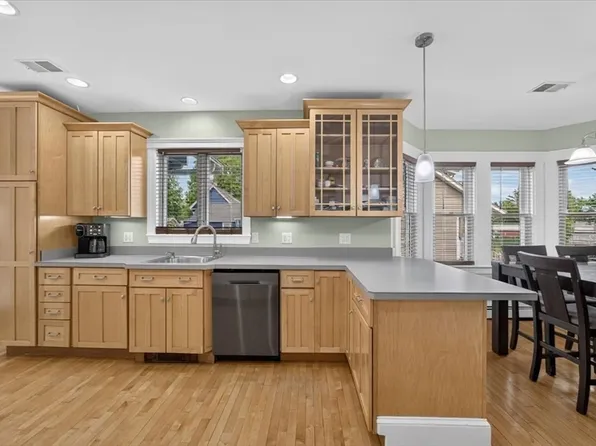 21 Willow St, Brockton, MA 02301