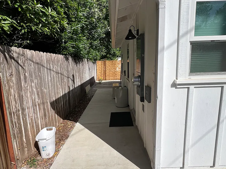 Carrizo St — Photo 11