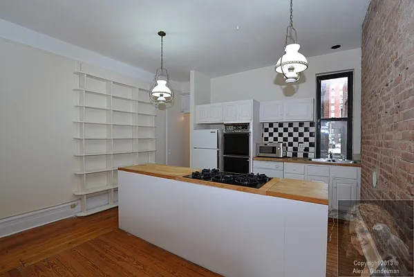 Sold by New York Residence | media 14