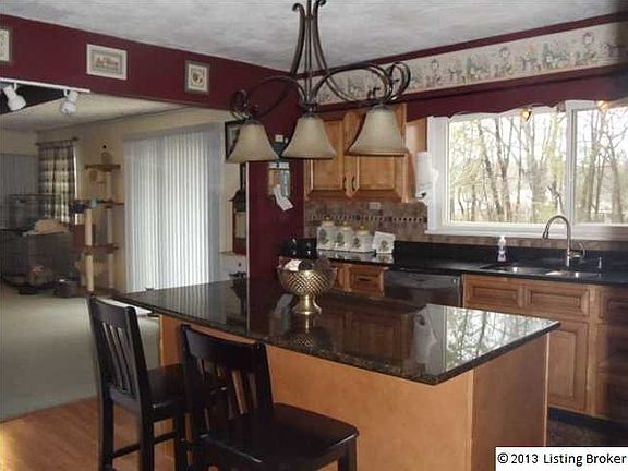 3rd image of 10700 Coogle Ln