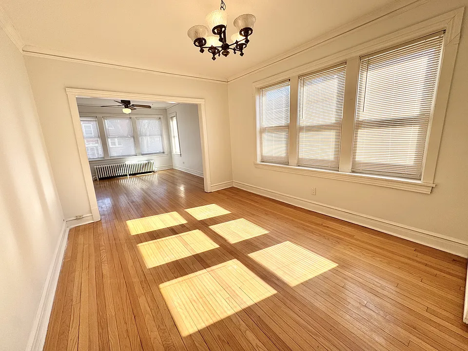 Spacious living room with lots of light