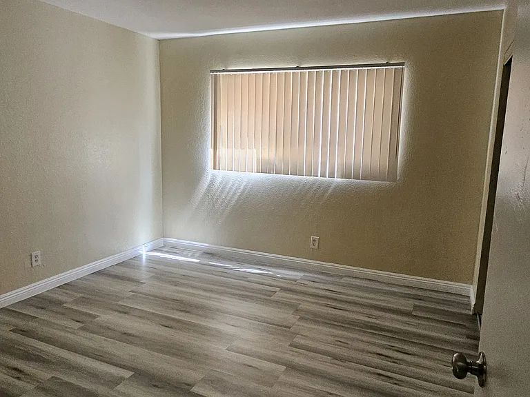 Villa Del Sol Apartments — Photo 27