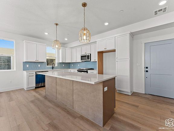 3rd image of 762 W Periwinkle Ln #101