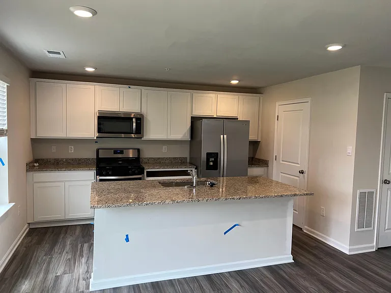 2059 Pomona Way — Photo 6