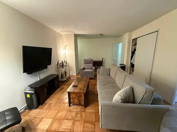 279 East 44th Street image 1 of 10