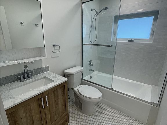 4th image of 936 S Alhambra Cir