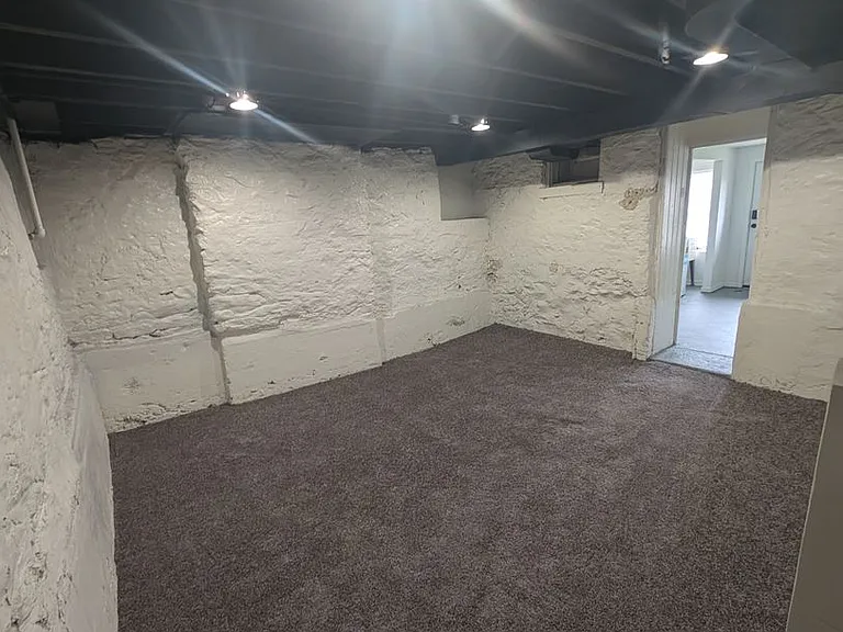 2508 Cobden St — Photo 18