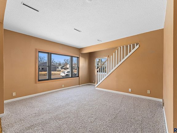5th image of 206 N Feyder Ave