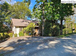 109 Foxgrape Hollow Rd, Banner Elk, NC 28604