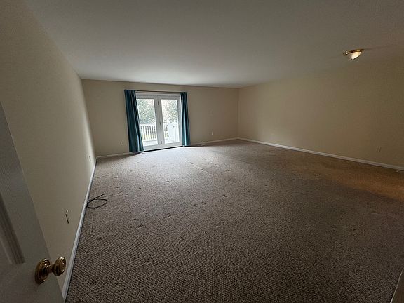 5th image of 592 E Cypress St