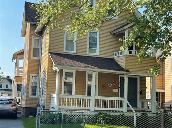 52 Acushnet Ave, Springfield, MA 01105