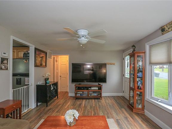 3rd image of 36 Hurd Ave