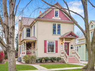 147 Center St, Naperville, IL 60540