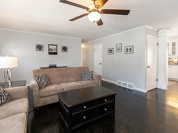 5th image of 9004 Holly St
