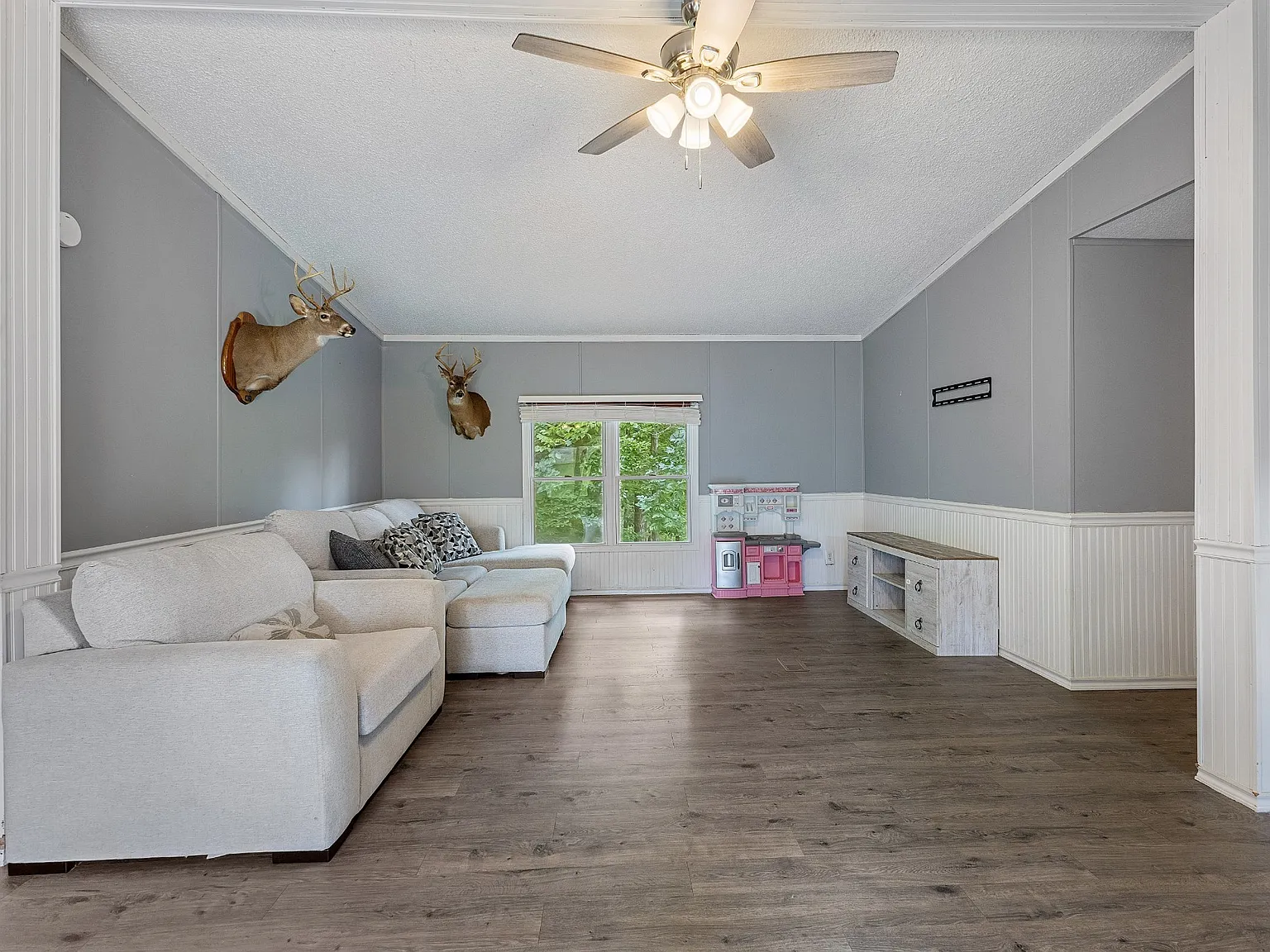 3 bed, 2.0 bath, 1248 sqft, $1,750 — Photo 2