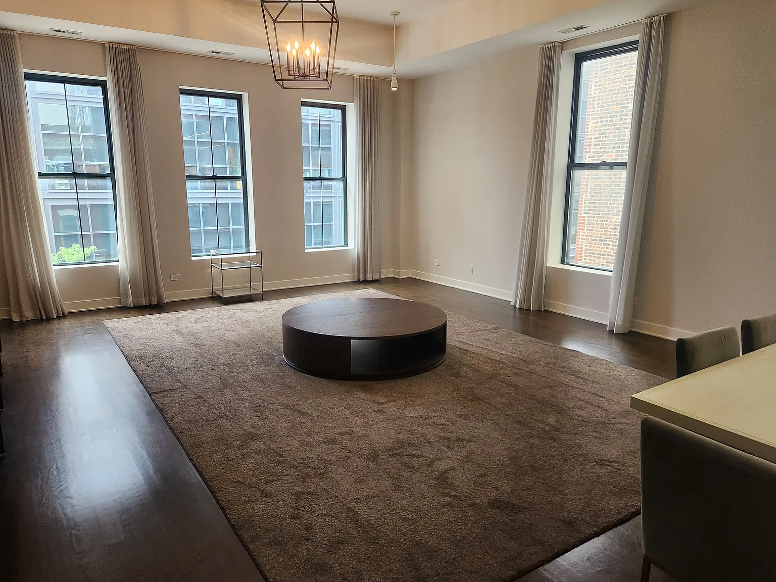 3 bed, 2.5 bath, 2500 sqft, $6,100 — Photo 2