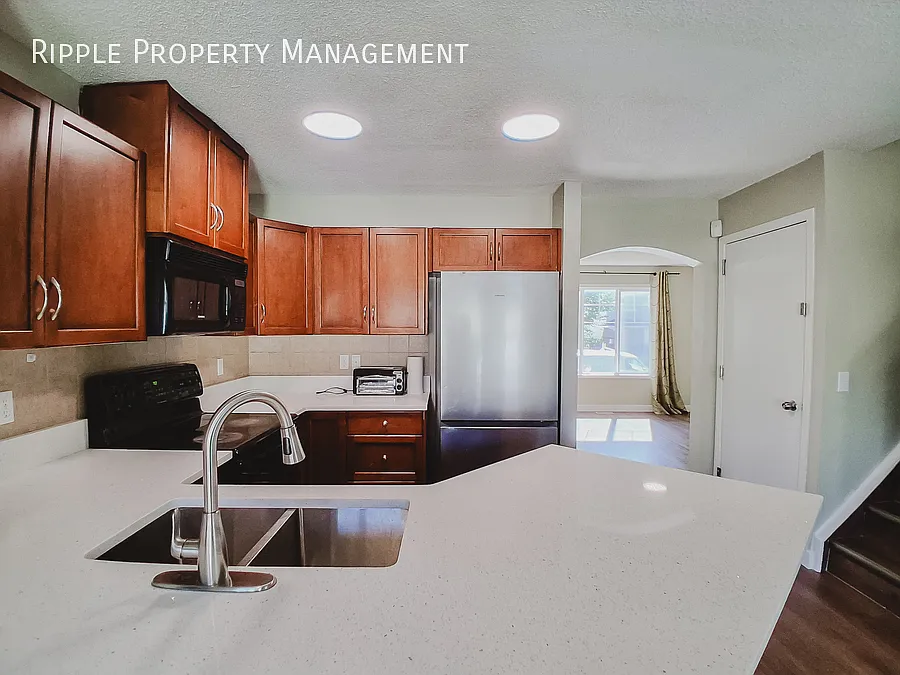 Amazing 3 Beds, 2.5 Baths Single-Family Home (Upper) | Dedicated Den & Tile Gas Fireplace — Photo 3