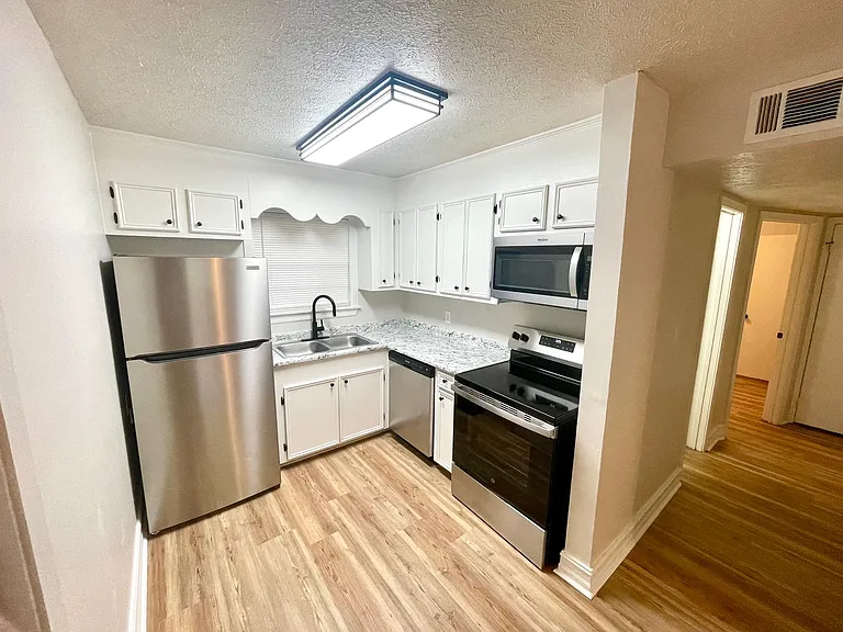 219 Harrell St #5 — Photo 6