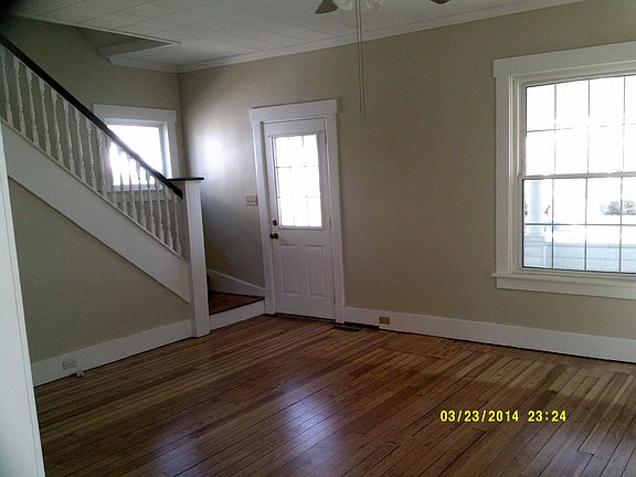 2nd image of 171 Hall St