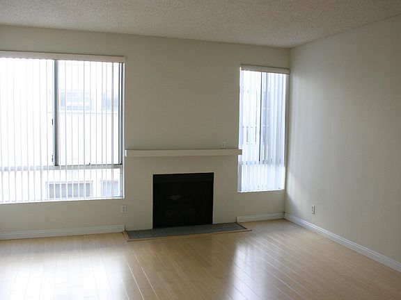 2nd image of 553 S Saint Andrews Pl
