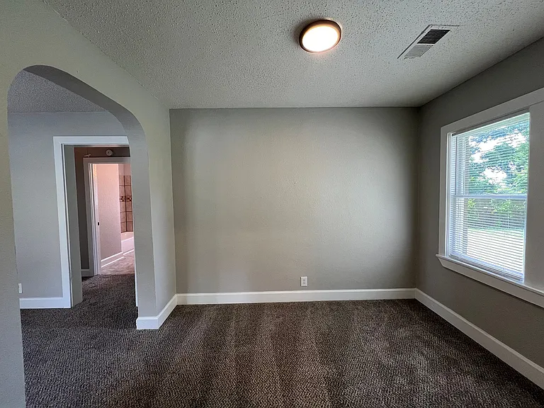 145 E Davant Ave — Photo 3