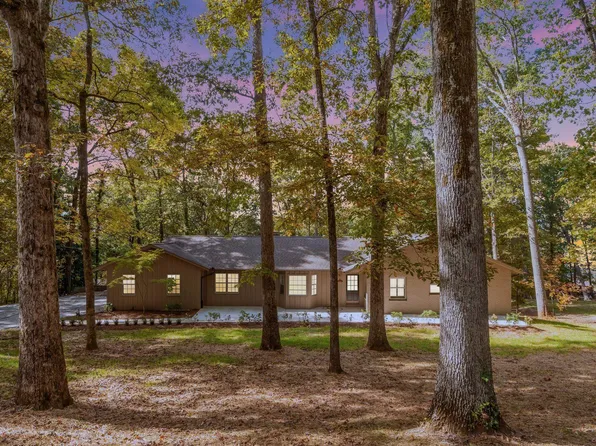 1820 Forest Dr, Guntersville, AL 35976