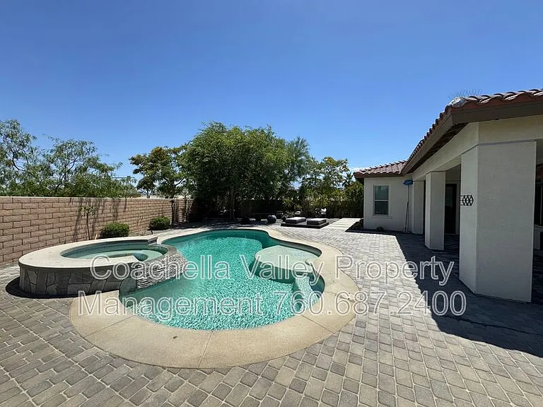 74635 Tesla Dr — Photo 1