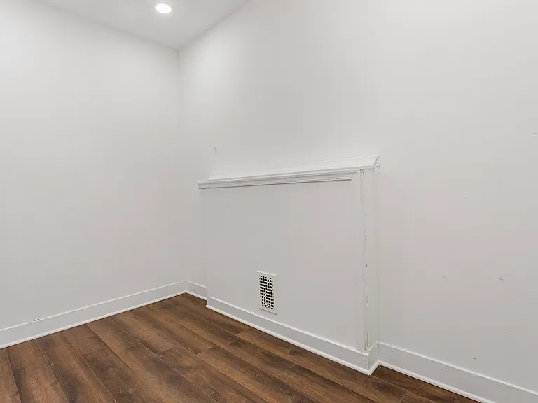 2212 W Fayette St — Photo 4