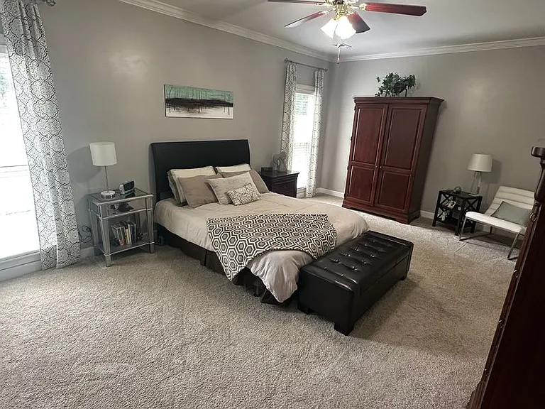 1842 Swynford Ln — Photo 9