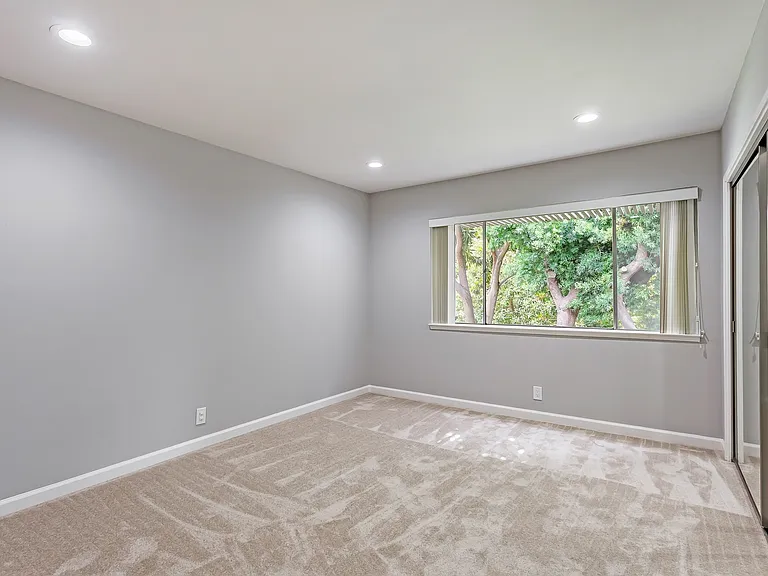 Parksquare Apartments — Photo 13