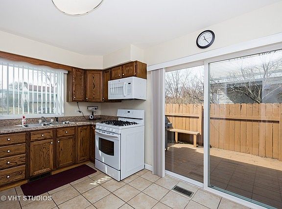4th image of 682 Leslie Ln