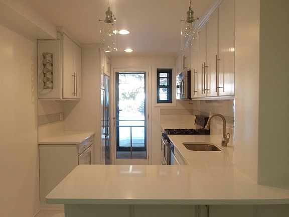 4th image of 316 Carlton Ave APT 1