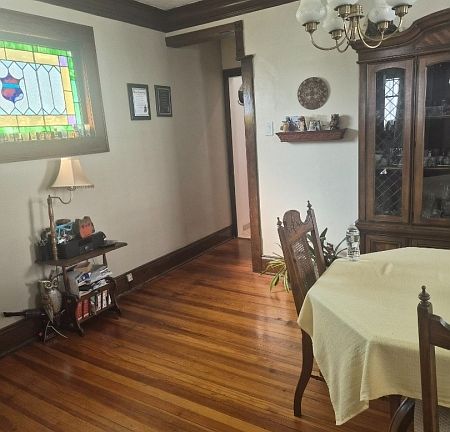 4th image of 1008 Prospect St