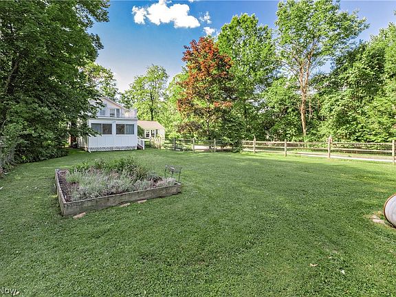 3rd image of 15879 Hemlock Rd