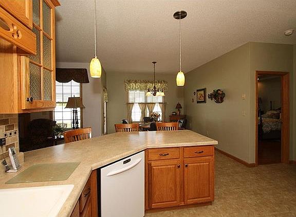4th image of 165 Oak Hill Dr