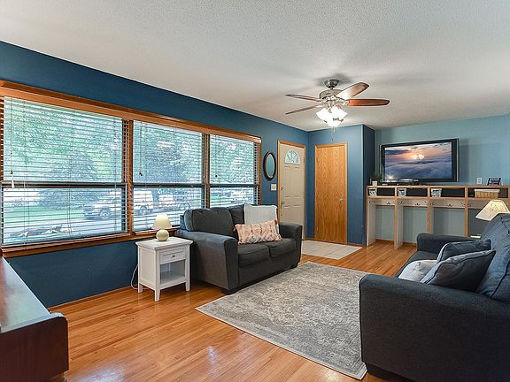 5th image of 1206 Sunnyside Dr